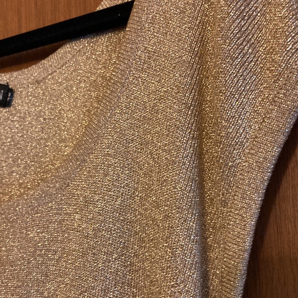 Shimmery gold knit tank. Longer length 3x - Picture 2 of 3